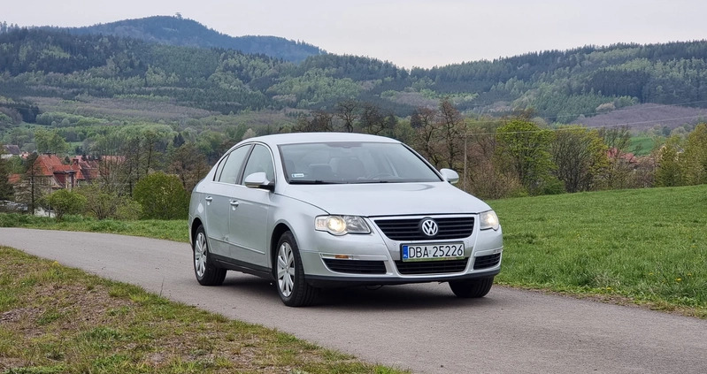 Volkswagen Passat cena 8999 przebieg: 350300, rok produkcji 2006 z Wałbrzych małe 56
